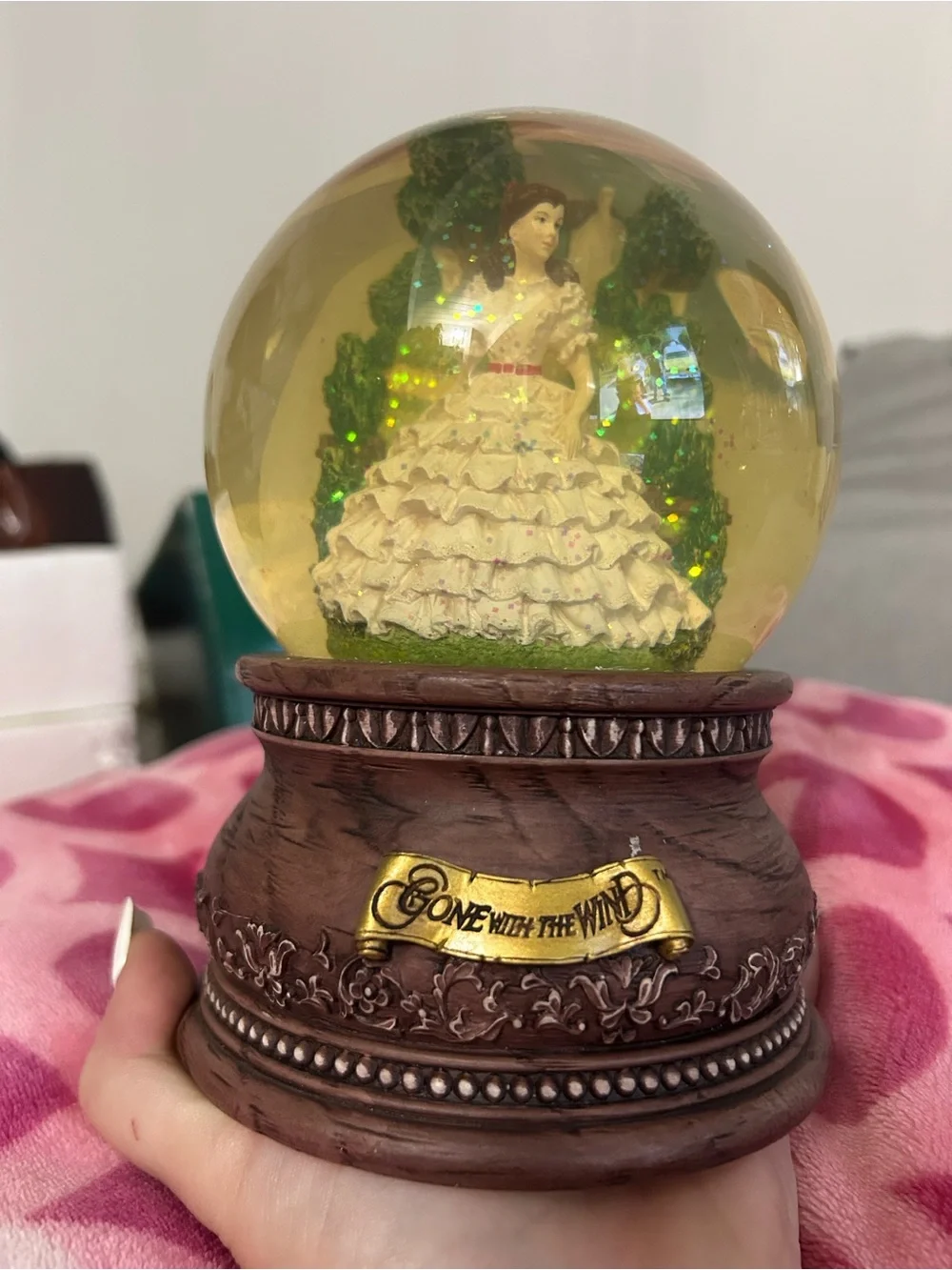 SCARLETTTM/TARA WATERGLOBE